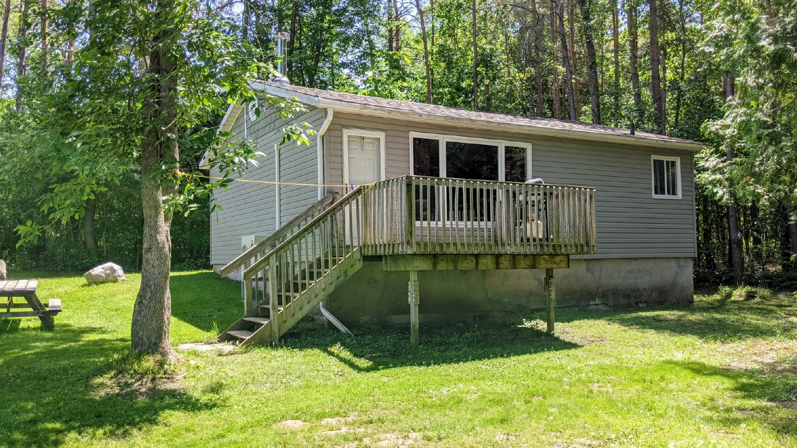 Pigeon-Lake-Resort-Cottage-seventeen-exterior